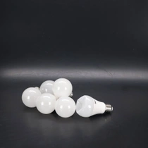 LED studená bílá žárovka GY