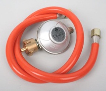 Plynový nízkotlaký regulátor 50mbar + plynová hadice nová