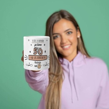 Keramický hrnček mundohuevo Už máte 50 a nevyzeráte na to