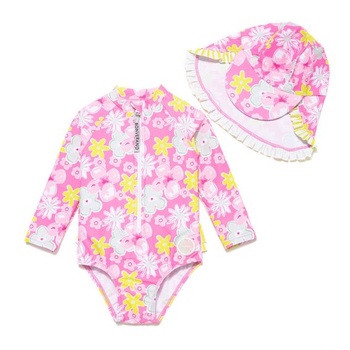 Dívčí plavky BONVERANO pro miminko s koupací čepicí UV ochranou 50+ jednodílné plavky s dlouhým