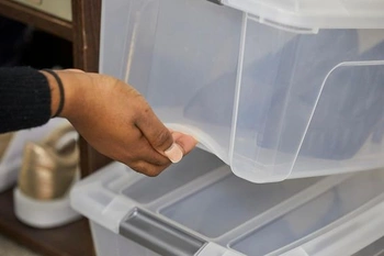 Úložné boxy Iris Ohyama s vekom, 15L, sada 4 ks, strieborný, bezpečné zatváranie, stohovateľné, madlá,