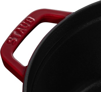 Smaltovaný liatinový kastról STAUB s vekom, všetky zdroje tepla vrátane indukcie, 4 osoby, guľatá, 24