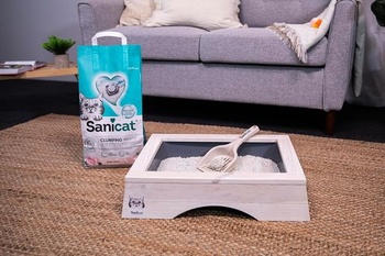 Sanicat – bílá shlukující kočičí podestýlka – vůně okvětních lístků růže, vyrobeno z přírodních