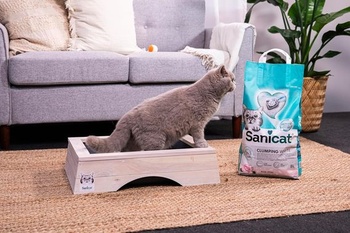 Sanicat – bílá shlukující kočičí podestýlka – vůně okvětních lístků růže, vyrobeno z přírodních