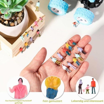 Miniatúrne figúrky Namalu v mierke 1:100, sediace aj stojace