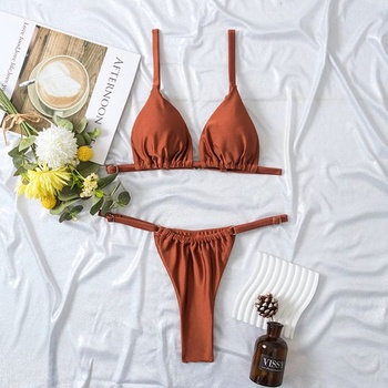 Dámsky set bikín, trojuholníkové bikiny, sexy string bikiny, jednofarebné trblietavé plavky s krivkami