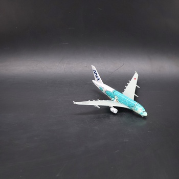 Kovový model lietadla QIYUMOKE v mierke 1/300 pre ANA Green Turtle Airlines JA382A Kai so stojanom,