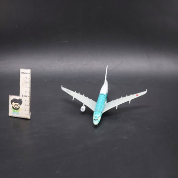 Kovový model lietadla QIYUMOKE v mierke 1/300 pre ANA Green Turtle Airlines JA382A Kai so stojanom,
