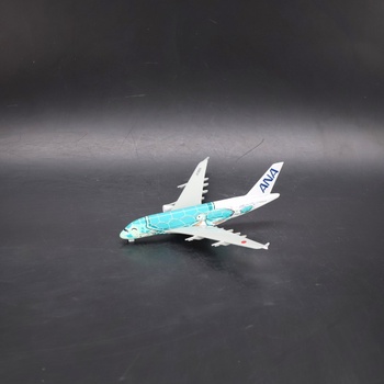 Kovový model lietadla QIYUMOKE v mierke 1/300 pre ANA Green Turtle Airlines JA382A Kai so stojanom,