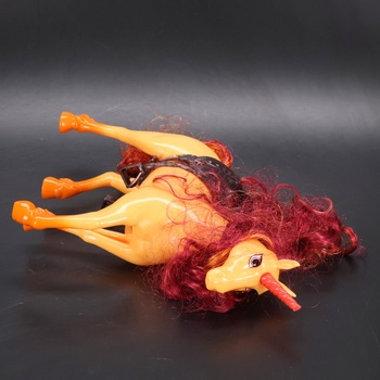 Unicorn Academy Cinder Unicorn - 28 cm vysoký, originálny jednorožec od Valentiny zo seriálu