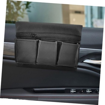 Loketní opěrky do dveří automobilu vyrobené z odolné kůže, ergonomicky tvarované s praktickými