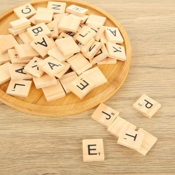 500 drevených písmen Scrabble, malé drevené písmená, 20x18x5 mm