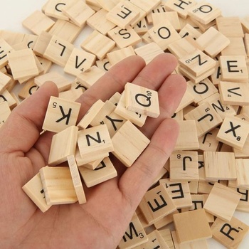 500 drevených písmen Scrabble, malé drevené písmená, 20x18x5 mm