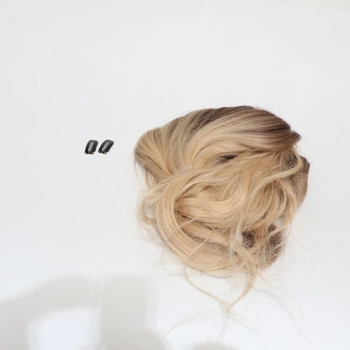 Esmee Lange vlnité blond parochne pre ženy, prírodné syntetické vlasy, tepelne odolná ombré parochňa