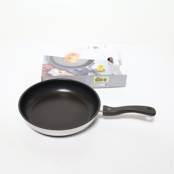 Pánev WMF Devil 28 cm, vhodná pro indukci, povlak z nerezové oceli Cromargan®, plastová rukojeť