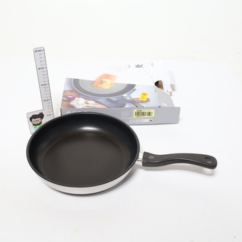 Pánev WMF Devil 28 cm, vhodná pro indukci, povlak z nerezové oceli Cromargan®, plastová rukojeť