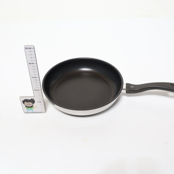 Pánev WMF Devil 28 cm, vhodná pro indukci, povlak z nerezové oceli Cromargan®, plastová rukojeť