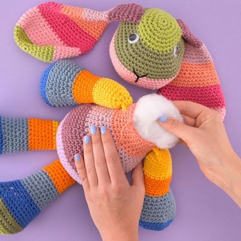 Vaessen Creative Polyesterová výplň – 2 kg – Výplňový materiál a vankúš pre plyšové hračky – Amigurumi,