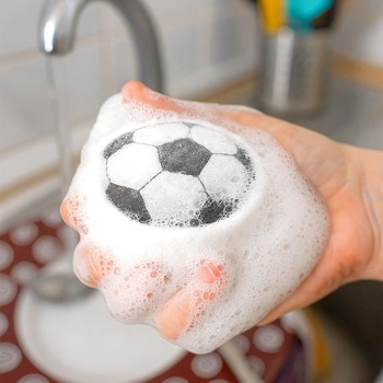 2 ks futbalových hubiek vyrobených z lisovanej drevenej buničiny, hubky inšpirované futbalom,