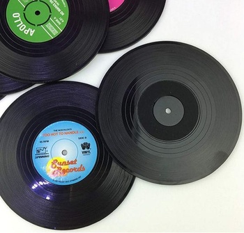 6 retro vinylových tácok v štýle LP dosiek, podložky pod tégliky, protišmykové izolačné podložky