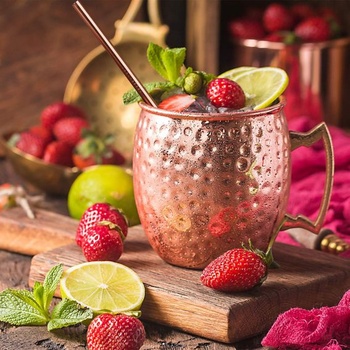 Medené hrnčeky Hossejoy Moscow Mule: Sada 4 kusov – Obsahuje 4 hrnčeky s objemom 550 ml, 4 slamky v