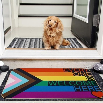Dúhová rohožka Vítaní sú tu všetci, rohožka Pride Welcome, protišmyková prateľná rohožka,