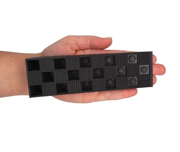 SKIR'CO (4 kusy) čierne plastové rebrované kliny 149 x 45 x 30 mm na vyrovnanie, dištančné podložky,