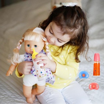4 doplnky pre bábiky, 2 kúzelné fľaštičky, 2 cumlíky pre bábiky, fľaštička s mliekom pre bábiky,