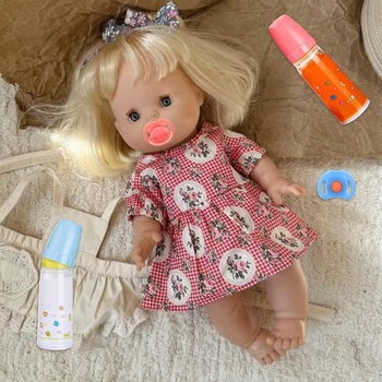 4 doplnky pre bábiky, 2 kúzelné fľaštičky, 2 cumlíky pre bábiky, fľaštička s mliekom pre bábiky,