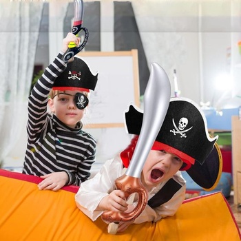 Detská narodeninová oslava s pirátskou tematikou, pirátske hračky a dekorácie, darčeky na pirátsku