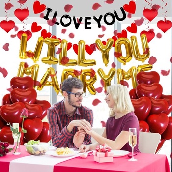 Vezmeš si ma a ponúkneš mi ruku - 545 kusov dekorácií pre páry Čierny banner s nápisom 