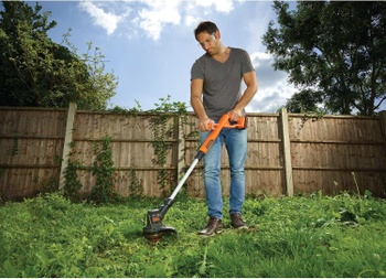 Strunová kosačka Black+Decker oranžová