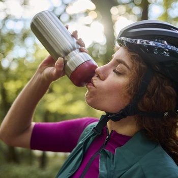 Mepal - Športová fľaša na vodu z nerezovej ocele s pull mechanizmom - Nepriepustná - Držanie,