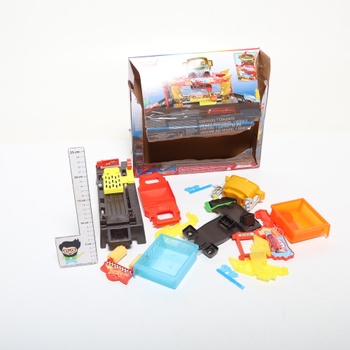 Mattel Disney Pixar Cars Umývacia sada pre závodné autá s autíčkom Bleskom McQueenom s efektom zmeny