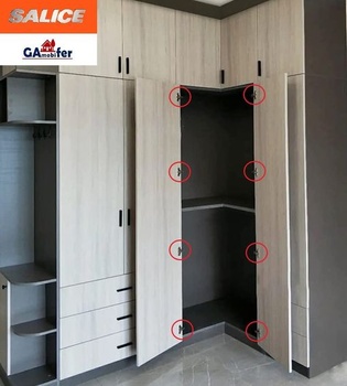 Závěs SALICE pro dveře s širokým otevřením až 165°, řada 200. Tradiční pružinová západka. (Krček 0