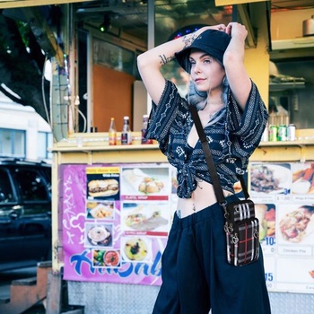 Dámska crossbody taška na telefón Aucuu, malá nylonová taška cez rameno s portom pre slúchadlá,