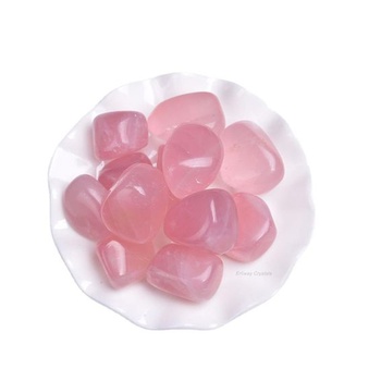 Erliway prírodné ruženínové kremenné trúbené kamene pre meditáciu, 100g 3-5cm