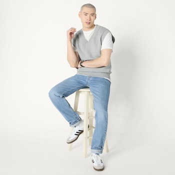 Pánsky top bez rukávov s výstrihom do V Amazon Essentials, voľný strih, veľkosť S, stredne šedý
