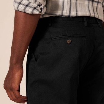 Pánske chino nohavice Amazon Essentials s plochým predným dielom, nemastné, klasický strih (k