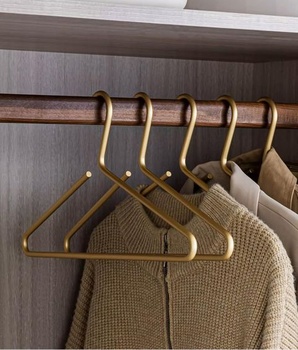Ramienka Oriental wood charm matná zlatá 6 ks
