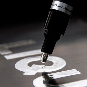 Tekutý chrómový popisovač Molotow s dvojitým hrotom, zrkadlový efekt, veľkosť hrotu 1,5 a 4 mm