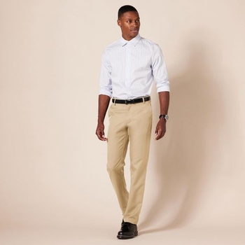 Pánske oblekové nohavice Amazon Essentials Slim Fit Flatfront z recyklovaného polyesteru, khaki