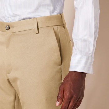 Pánske oblekové nohavice Amazon Essentials Slim Fit Flatfront z recyklovaného polyesteru, khaki
