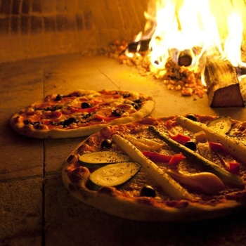 Com-four® Zdvihák na pizzu, pizzu a torty z nerezovej ocele, strieborný/čierny - štvorcový