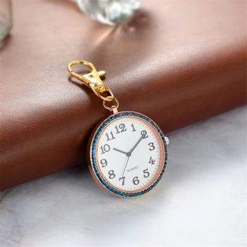 Vreckové hodinky JewelryWe s karabínou, kľúčenkou, quartzové analógové hodinky s kamienkami pre lekárov,