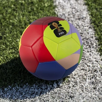 Hy-Pro oficiálne licencovaná futbalová lopta FWC26 veľkosti 5 – tréningová lopta s dizajnom trofeje a