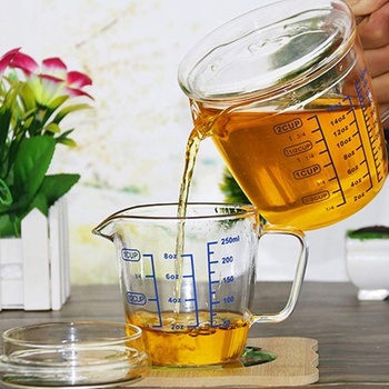 Sklenená odmerka 250 ml s viečkom (250 ml) 250 ml