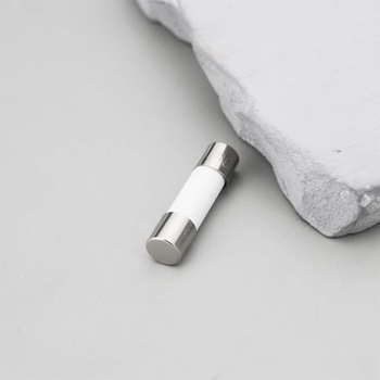 20 kusov poistiek pre elektrobicykle 30A s keramickým telom 5x20mm/6x30mm, kompatibilných s batériami