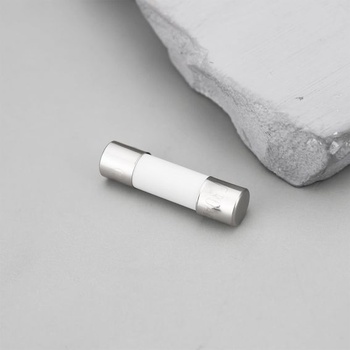 20 kusov poistiek pre elektrobicykle 30A s keramickým telom 5x20mm/6x30mm, kompatibilných s batériami