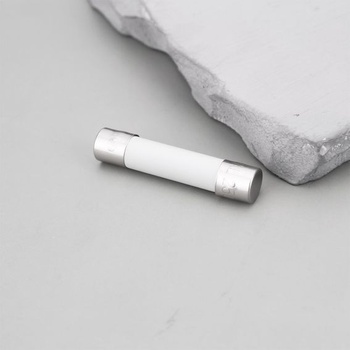 20 kusov poistiek pre elektrobicykle 30A s keramickým telom 5x20mm/6x30mm, kompatibilných s batériami